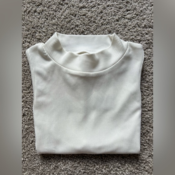 7. SHEIN Turtle Neck Sleeveless Top - Picture 4 of 4